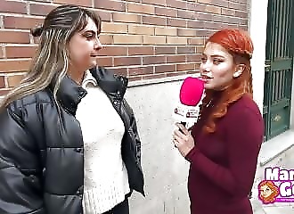 Recouverte de sperme, elle mange à MC DO et interroge des gens dans la rue