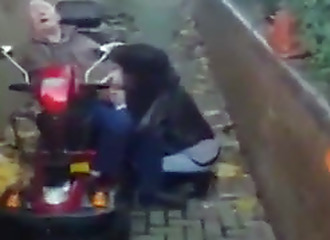 OMG Surpris en train de se faire sucer par une pute