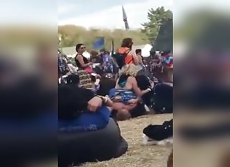 This chick is asking to be licked by two strangers in the middle of a concert!