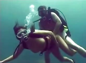 Cumshoted in the pussy during a dive in Morocco